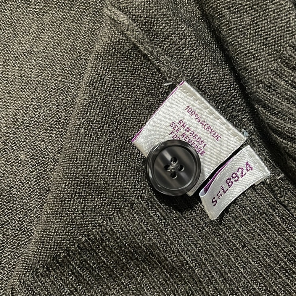 NWTG Lilac Bloom Buttoned women's long sleeve sweater, Size M - Picture 8 of 9